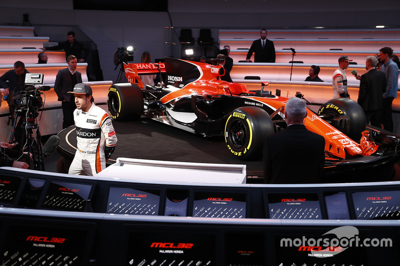 McLaren_MCL32_bemutato17-2-21.jpg